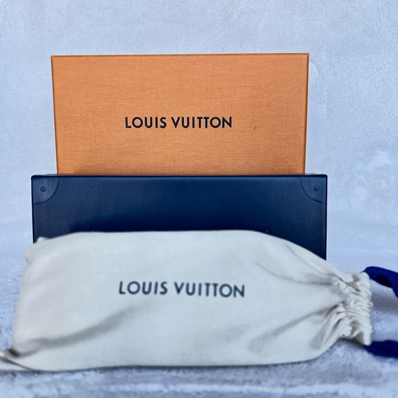 Authentic Louis Vutton Sunglasses!! Black color with gold motives! Brand New!!! - Picture 2 of 15